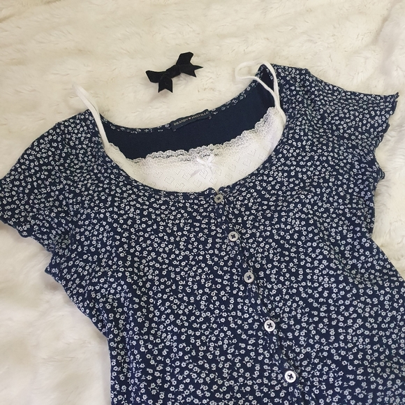 SOLD Rare brandy melville Zelly navy blue floral ruffle top coquette cute - Picture 6 of 11